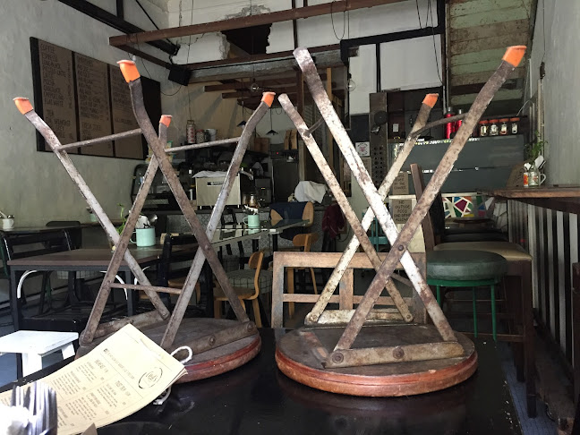 Aud's Cafe - Gastronomi dan perhotelan