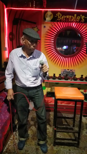 Opinii despre Bernie's Bar/Pub în Melaka - Gastronomi dan perhotelan