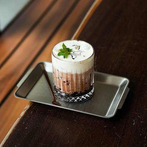 Walnut Cafe & Bar - Gastronomi dan perhotelan