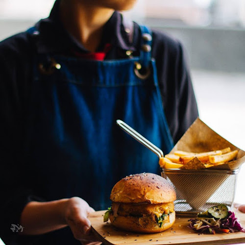 CHUBS - Gastronomi dan perhotelan