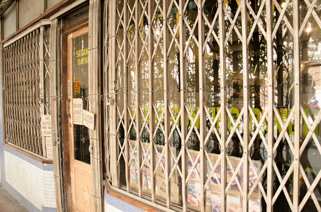 Aud's Cafe - Gastronomi dan perhotelan