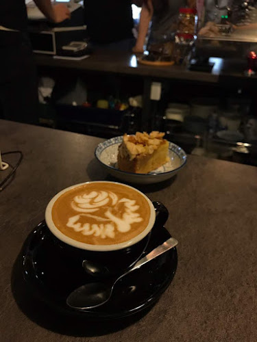 Aud's Cafe - Gastronomi dan perhotelan