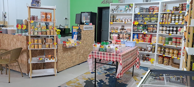 YAYAH SNACKS & CAFÉ - Gastronomi dan perhotelan