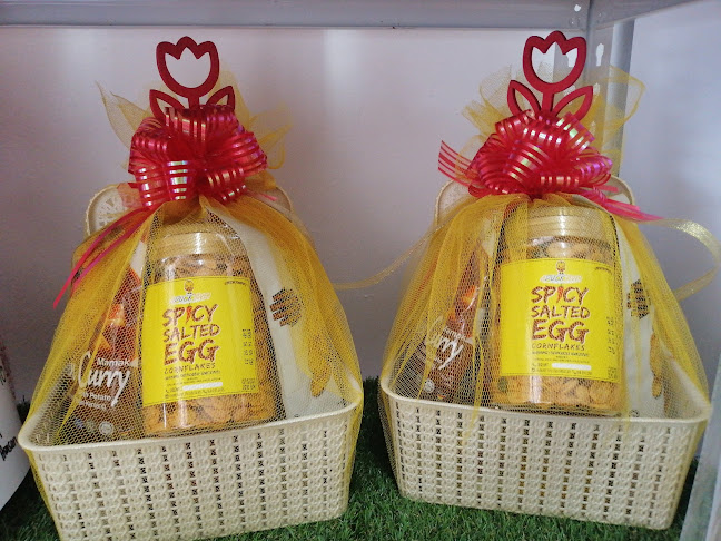 YAYAH SNACKS & CAFÉ - Gastronomi dan perhotelan