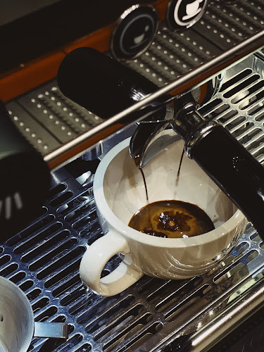 Coffee Clubhouse by Union Motors - Gastronomi dan perhotelan