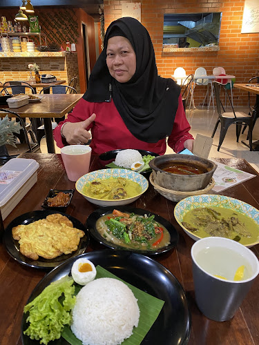 Opinii despre Makan Ngopi Coffee Shop & Restaurant în Shah Alam - Gastronomi dan perhotelan