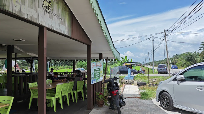 Opinii despre Selera Rumah Kayu • Teratak Hj Haron CB în Teluk Intan - Gastronomi dan perhotelan