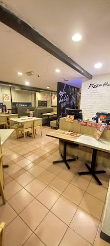 Pizza Hut Restaurant Rock Road - Gastronomi dan perhotelan