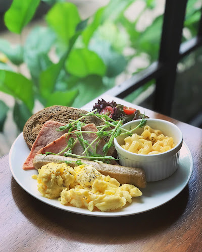 Fifty Trees - Gastronomi dan perhotelan