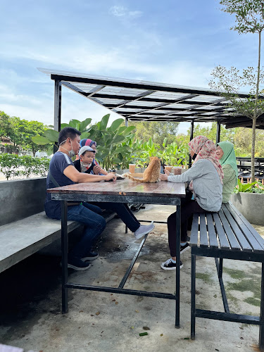 Ekues Cabin Cafe, Taman Ekuestrian, Jalan Kandang Kuda, Presint 5, 62000 Putrajaya