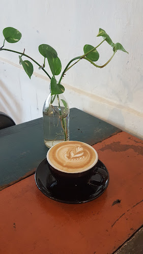 Aud's Cafe - Gastronomi dan perhotelan