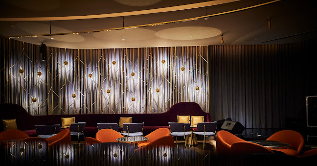 Blue at EQ - Gastronomi dan perhotelan