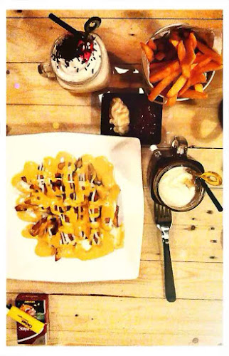 Opinii despre Texas Station Cafe & Restaurant în Chukai - Gastronomi dan perhotelan