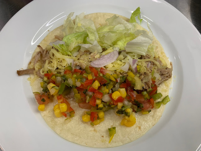 Comentarii opinii despre Around The World Café and Restaurant / Asian Western Fusion Food