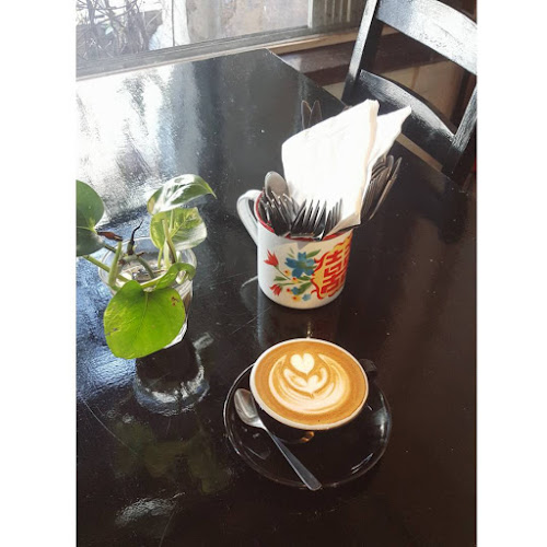 Aud's Cafe - Gastronomi dan perhotelan