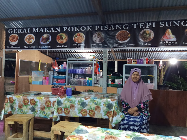 Gerai Makan Tepi Sungai - Pantai Remis