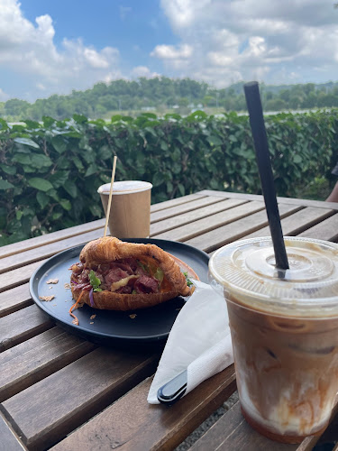 Ekues Cabin Cafe, Taman Ekuestrian, Jalan Kandang Kuda, Presint 5, 62000 Putrajaya