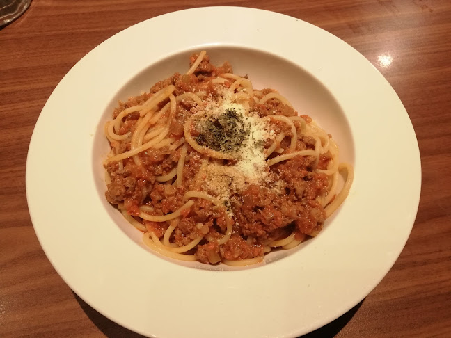 Howdy Grillhouse - Gastronomi dan perhotelan