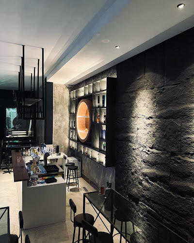 Live House - Gastronomi dan perhotelan