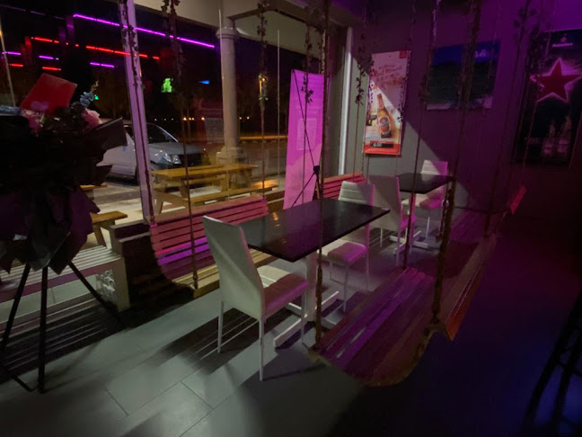 Whalers Cafe & Bistro - Gastronomi dan perhotelan