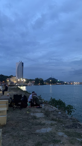 Uptown Pulau Warisan - Gastronomi dan perhotelan