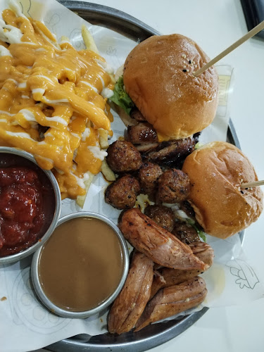 Munchieskk, Kampung Tunoh, Lorong Goldie, Mile 6.5, Jalan Nosoob Hungab Penampang, 89500 Kota Kinabalu, Sabah