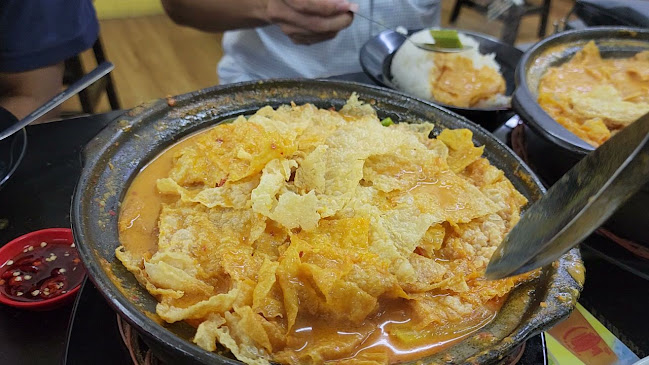 Kam Long Ah Zai Curry Fish Head