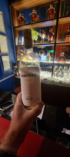 Wine Hour Bistro - Gastronomi dan perhotelan