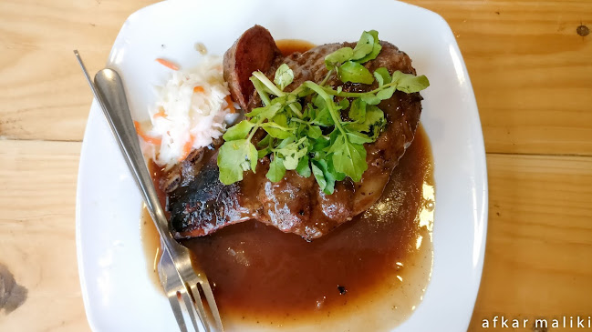 Kedai Makan Lot 5565, Jalan Pantai Sura, Kampung Sura Atas, 23000 Kuala Dungun, Terengganu