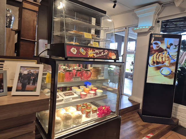 Madam Kok x Mama Thai - Gastronomi dan perhotelan