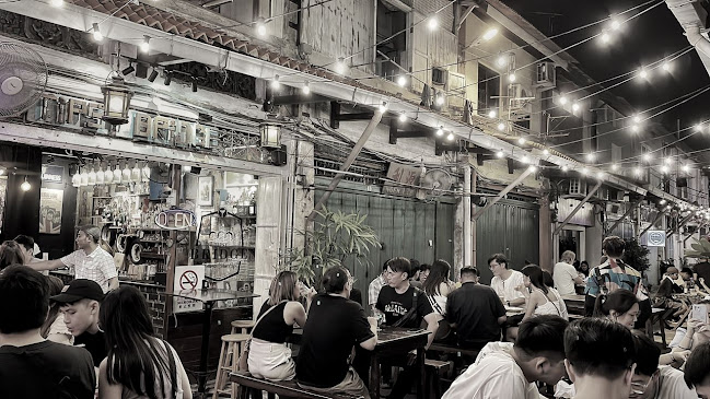 Tipsy Bridge - Gastronomi dan perhotelan