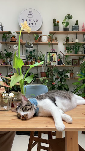 Taman Hati Studio & Cafe - Gastronomi dan perhotelan