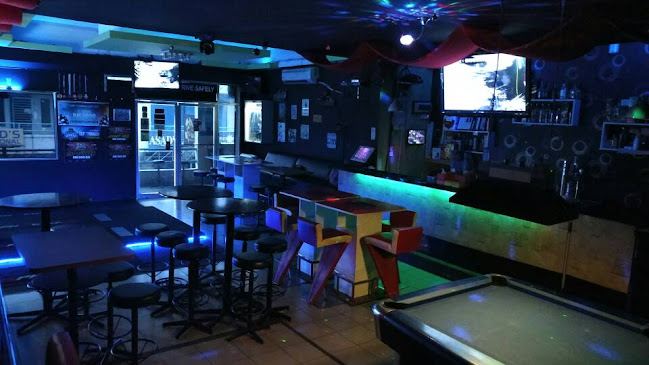 On The Way Pub & Bar Lounge - Gastronomi dan perhotelan