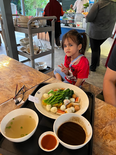 Bijan Cafe Yong Tau Foo - Gastronomi dan perhotelan