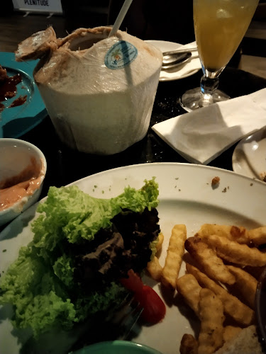 Opinii despre by the beach Bar at Mercure Penang Beach în Tanjung Bungah - Gastronomi dan perhotelan