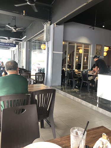 Warong 2000 Petra Jaya - Gastronomi dan perhotelan