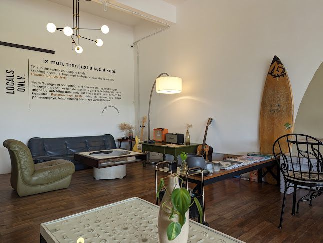 Comentarii opinii despre Locals Only