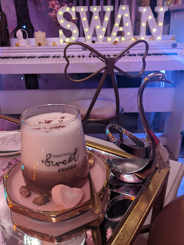 Swan Cafe - Gastronomi dan perhotelan