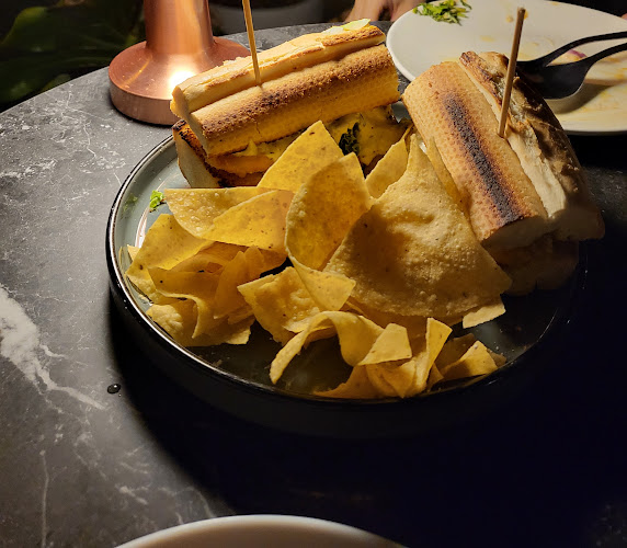 Undisclosed Location - Gastronomi dan perhotelan