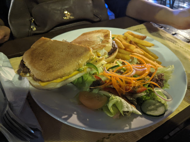 The Shamrock Irish Bar - Gastronomi dan perhotelan