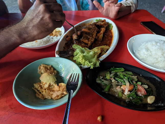 Opinii despre Ratoh Ketam Seafood Corner în Kuala Berang - Gastronomi dan perhotelan