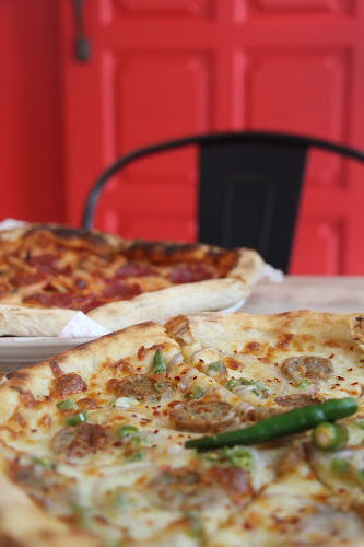 Otto Pizza Tanjung Bungah - Gastronomi dan perhotelan