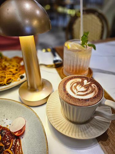 Picco Polo Cafe - Gastronomi dan perhotelan