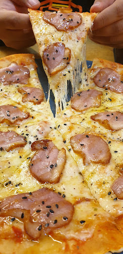 Old Lantern Pizza - Kuching