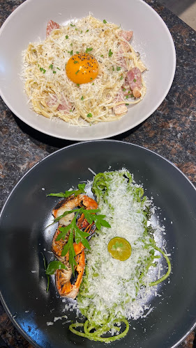 Reuf Modern Eatery - Gastronomi dan perhotelan