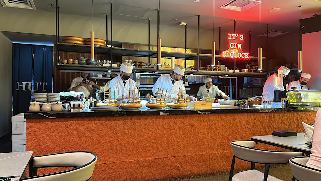 Hut Dining Buffet - Gastronomi dan perhotelan