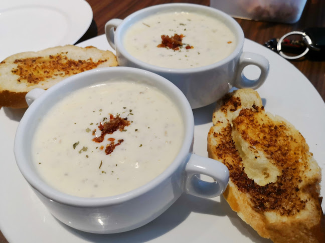 Howdy Grillhouse - Gastronomi dan perhotelan