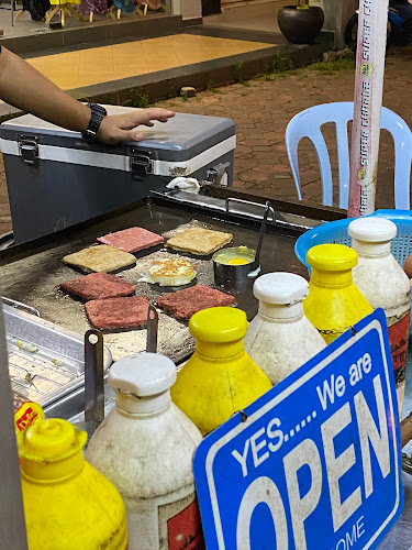Opinii despre Hot Burger, 1st Square Burger în Kuala Terengganu - Gastronomi dan perhotelan