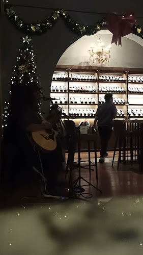 Rewine Bistro & Dine - Gastronomi dan perhotelan