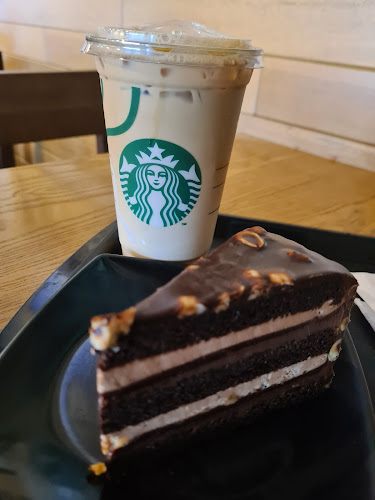 Starbucks Tin Village, Kampar - Gastronomi dan perhotelan